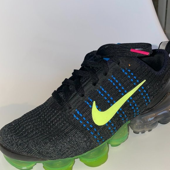 Nike Air VaporMax Flyknit 3 Black size 8W - Picture 3 of 4